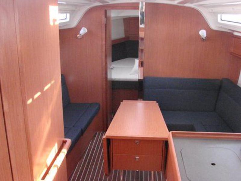 Book yachts online - sailboat - Bavaria 37 Cruiser - Katarina - rent