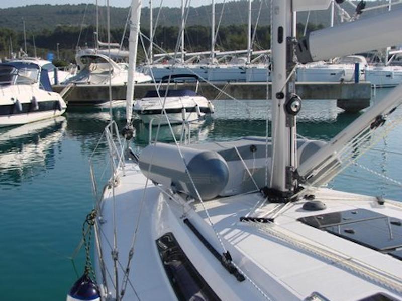 Book yachts online - sailboat - Bavaria 37 Cruiser - Kristina - rent