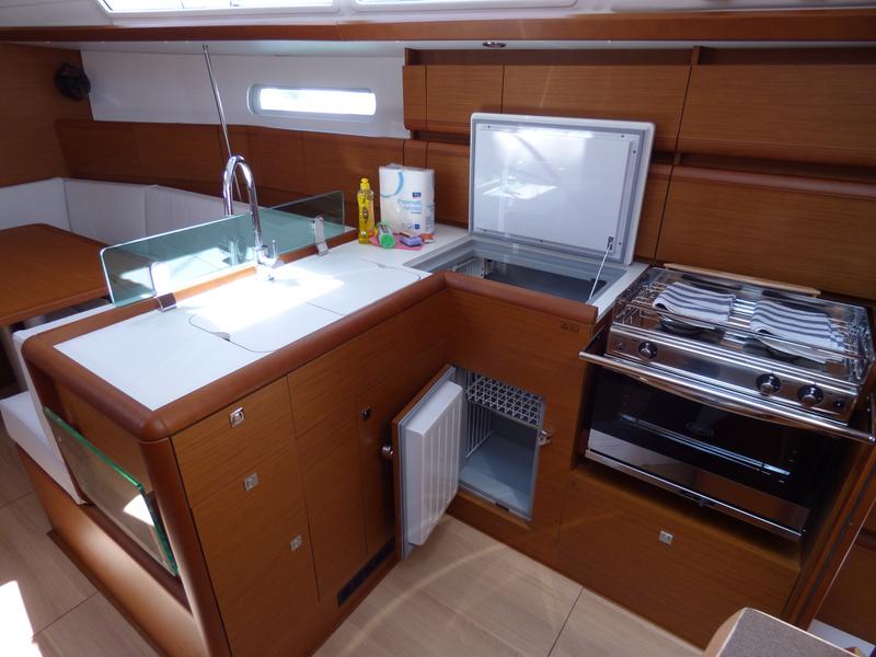 Book yachts online - sailboat - Sun Odyssey 389 - VACSKAMATI - rent