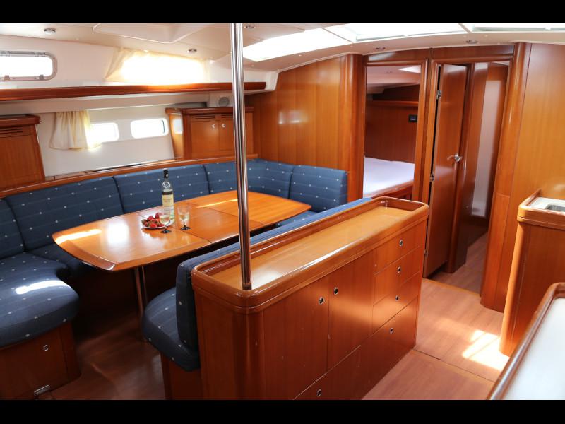 Book yachts online - sailboat - Beneteau Oceanis 523 - Cobra Murra - rent