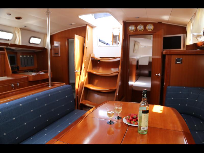 Book yachts online - sailboat - Beneteau Oceanis 523 - Cobra Murra - rent