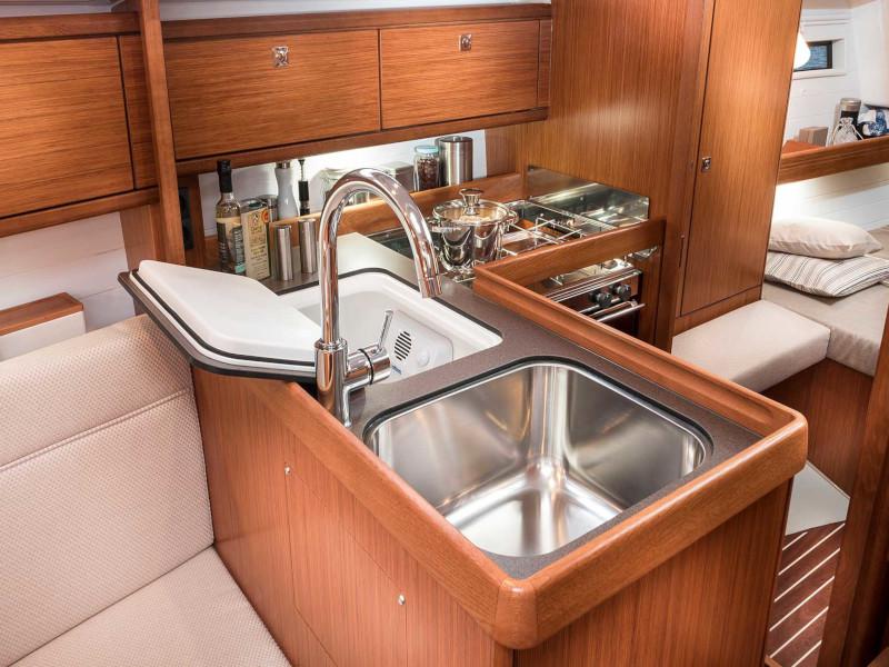 Book yachts online - sailboat - Bavaria Cruiser 34 Style - Lena - rent