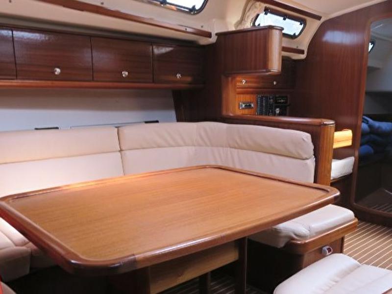 Book yachts online - sailboat - Bavaria 44 - GALATEJA - new sails 2017 - rent