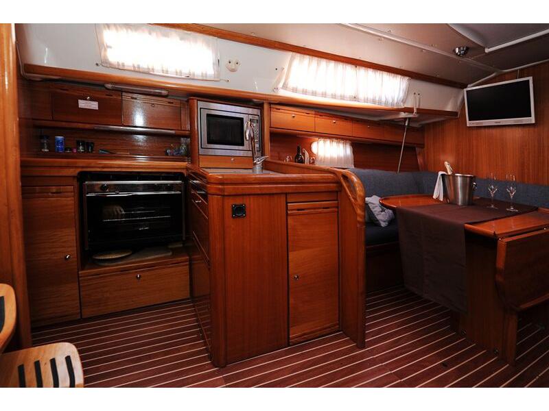 Book yachts online - sailboat - Bavaria 34 Cruiser - Nina Nina - new sails 2022. - rent