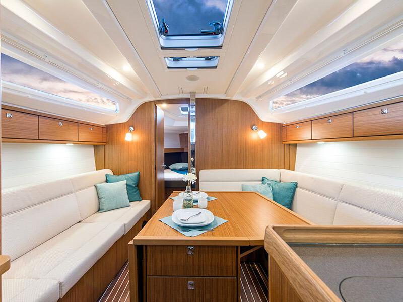 Book yachts online - sailboat - Bavaria Cruiser 37 - Luka - rent