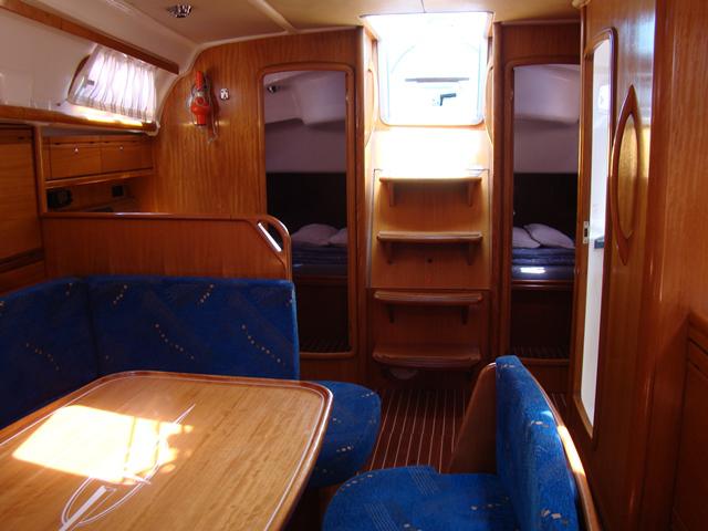 Book yachts online - sailboat - Bavaria 39 Cruiser - CADARGO (2015 sails) - rent