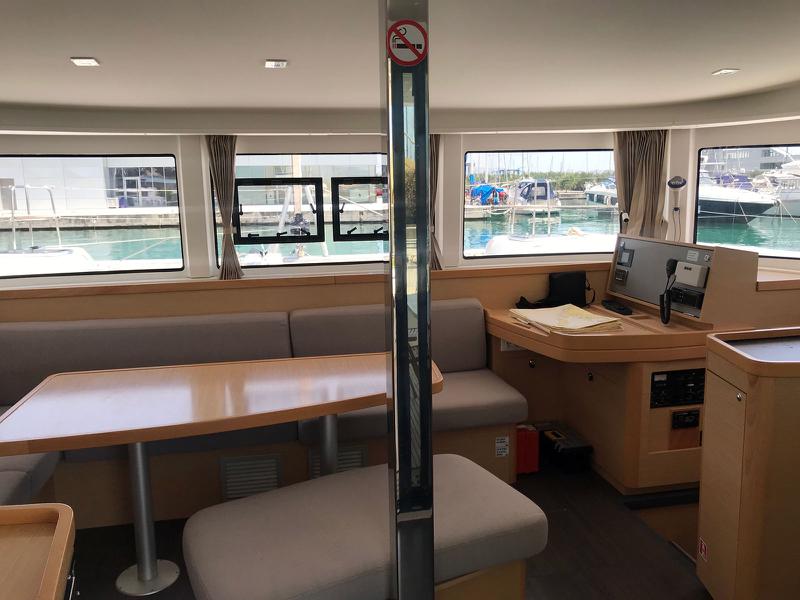 Book yachts online - catamaran - Lagoon 42 owner version - BESO DEL VIENTO - rent