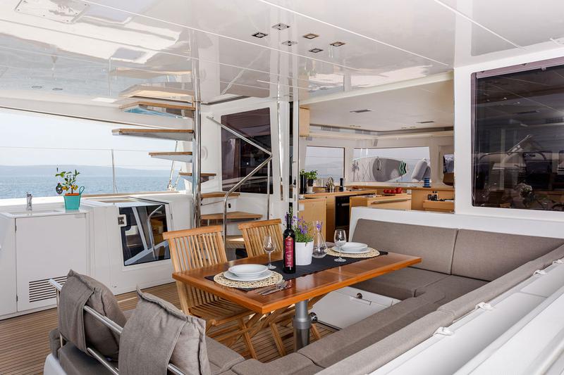 Book yachts online - catamaran - Lagoon 560 S2 - PRINCESS SELINE - rent