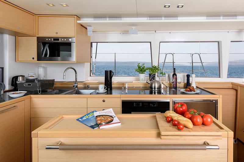 Book yachts online - catamaran - Lagoon 560 S2 - PRINCESS SELINE - rent