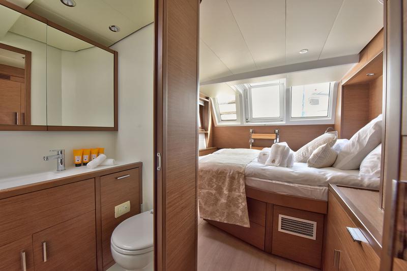 Book yachts online - catamaran - Lagoon 620 - ADRIATIC LION - rent