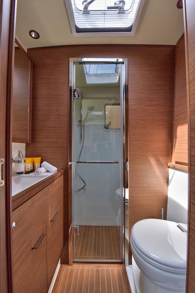 Book yachts online - catamaran - Lagoon 620 - ADRIATIC LION - rent