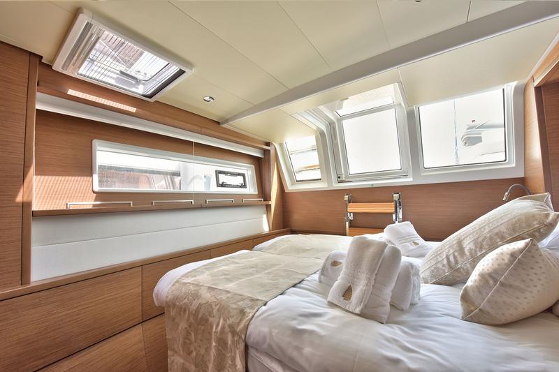 Book yachts online - catamaran - Lagoon 620 - ADRIATIC LION - rent