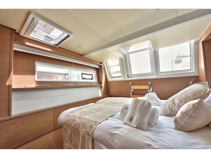 Book yachts online - catamaran - Lagoon 620 - ADRIATIC LION - rent