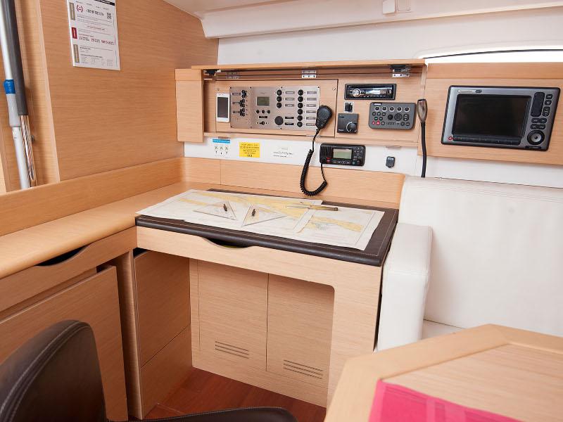 Book yachts online - sailboat - Beneteau First 45 - XENA - rent
