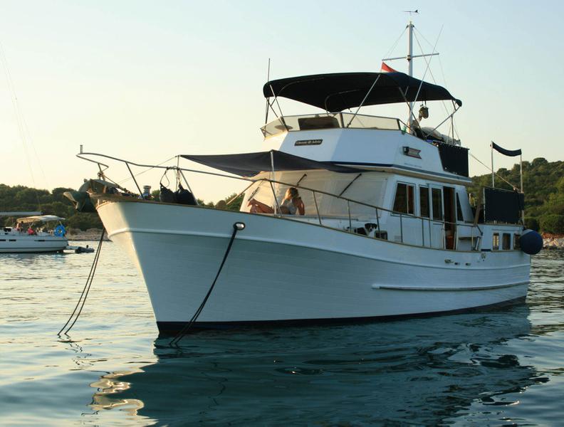 Book yachts online - motorboat - Hampton 42 - SEA LION - rent