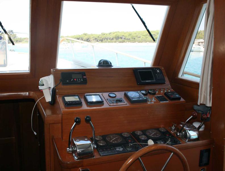 Book yachts online - motorboat - Hampton 42 - SEA LION - rent