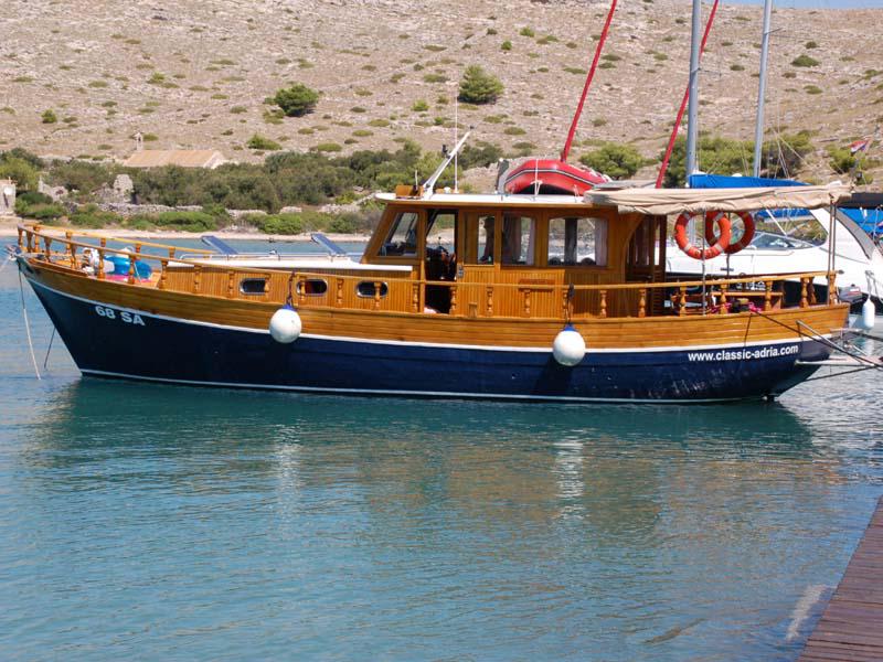 Book yachts online - motorboat - Model Luka - LUKA - rent