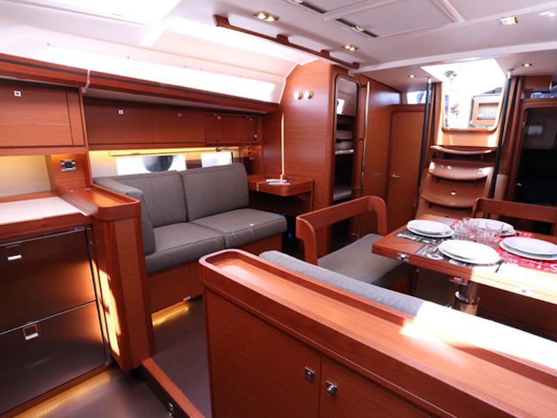 Book yachts online - sailboat - Dufour 520 GL - Su Giudeu - rent