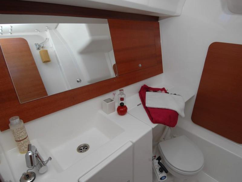 Book yachts online - sailboat - Dufour 335 GL - Babe - rent