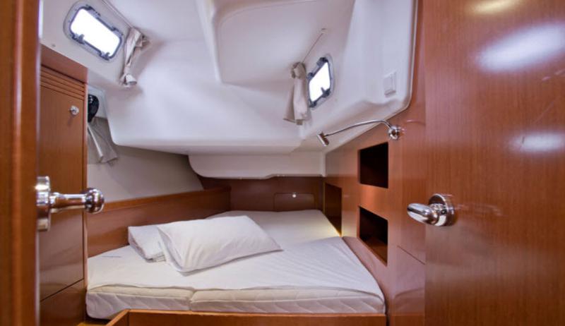 Book yachts online - sailboat - Beneteau 50 Oceanis - Aida - rent