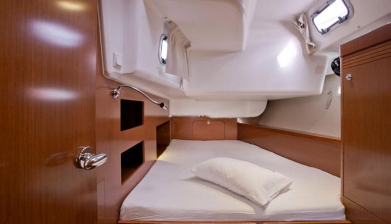 Book yachts online - sailboat - Beneteau 50 Oceanis - Aida - rent