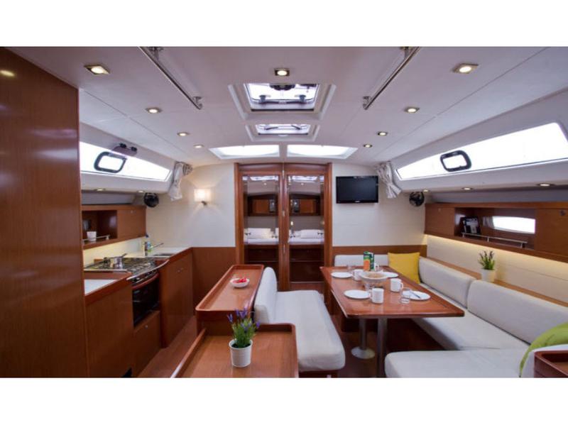 Book yachts online - sailboat - Beneteau 50 Oceanis - Aida - rent