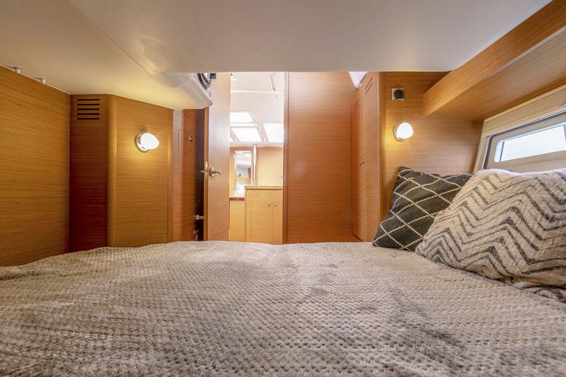Book yachts online - sailboat - Dufour 390 GL - Cordelia - rent