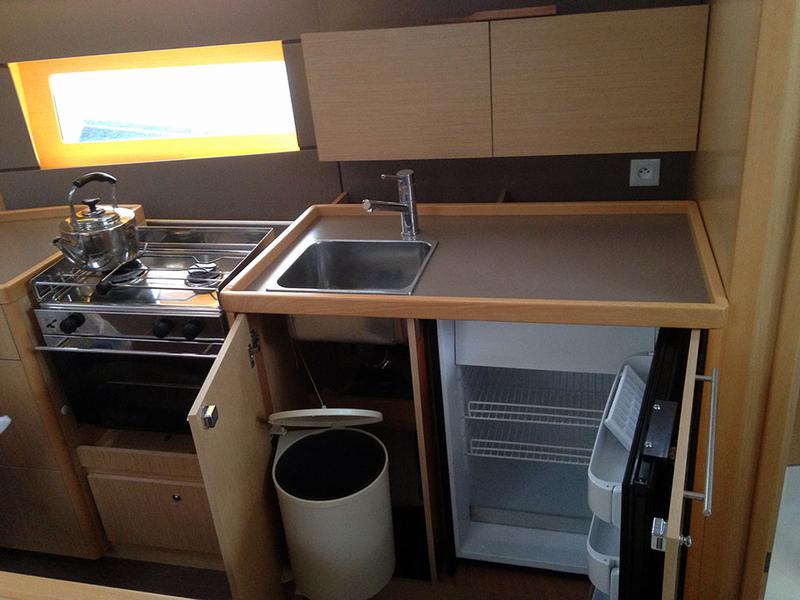 Book yachts online - sailboat - Oceanis 38 - KOS 38.3 - rent