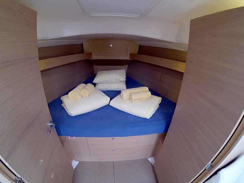 Book yachts online - sailboat - Dufour 382 GL - Gapigno II - BT - rent