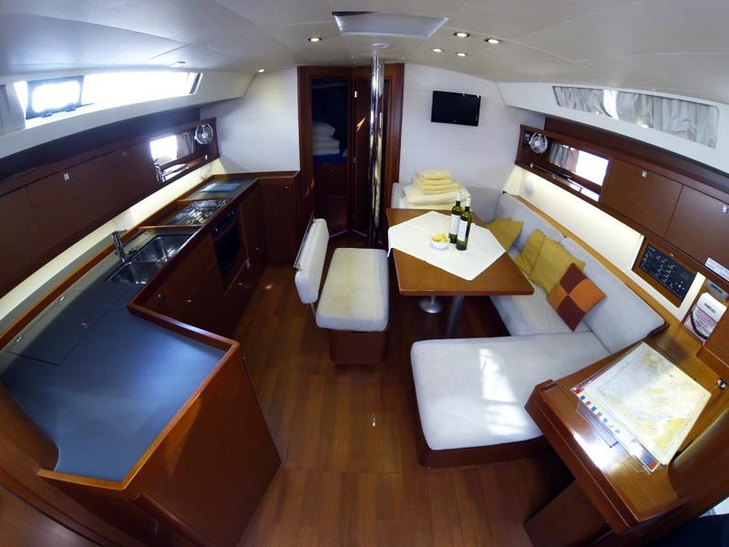 Book yachts online - sailboat - Oceanis 45 - Neška II - BT - rent