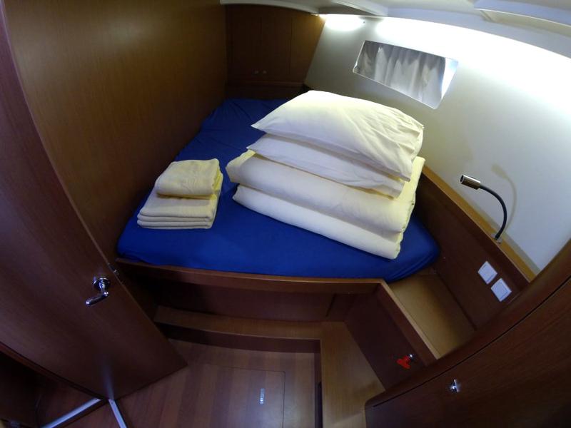 Book yachts online - sailboat - Oceanis 45 - Neška II - BT - rent