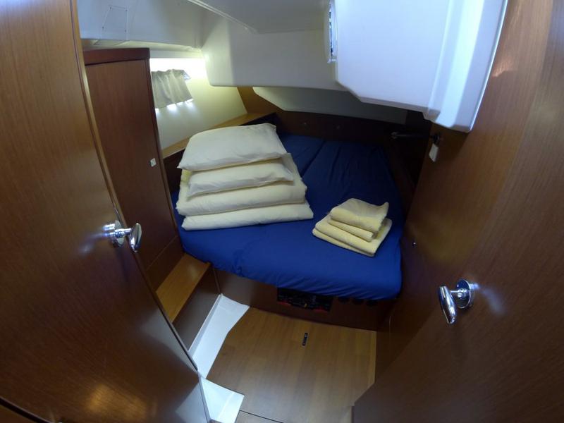 Book yachts online - sailboat - Oceanis 45 - Neška II - BT - rent
