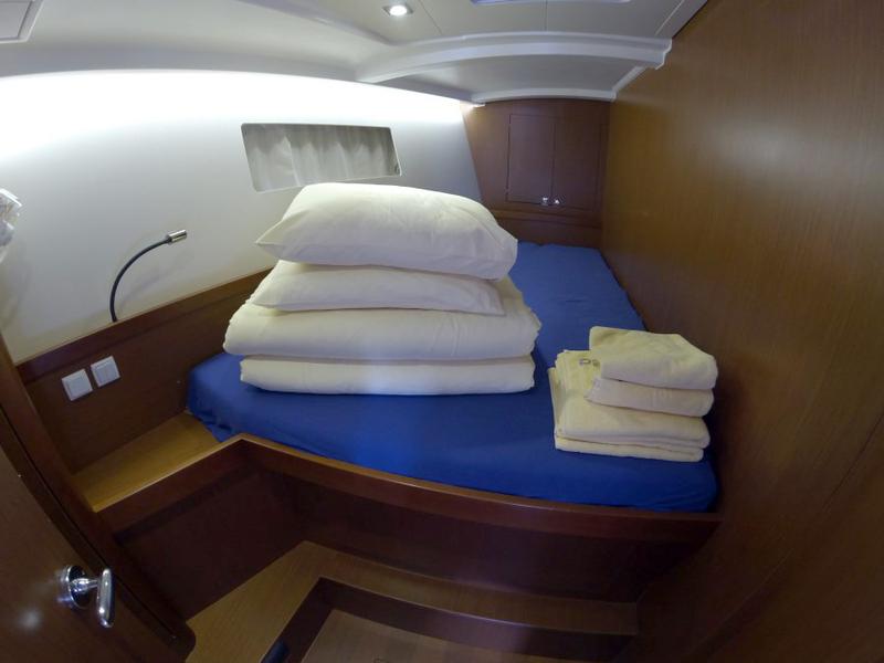 Book yachts online - sailboat - Oceanis 45 - Neška II - BT - rent