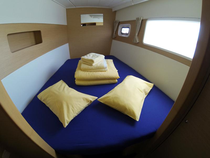 Book yachts online - catamaran - Lagoon 400 - Duplo (Mainsail 2018, Solar panel) - rent