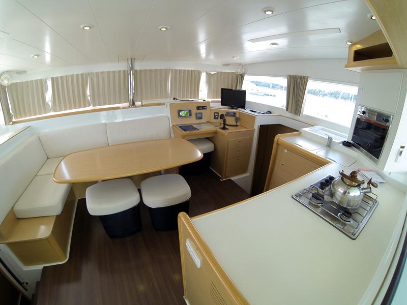 Book yachts online - catamaran - Lagoon 400 - Duplo (Mainsail 2018, Solar panel) - rent