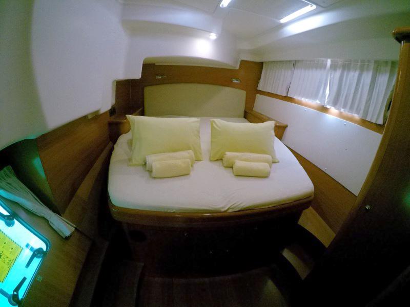 Book yachts online - catamaran - Lagoon 440 - Coco Jumbo (Solar panel) - rent