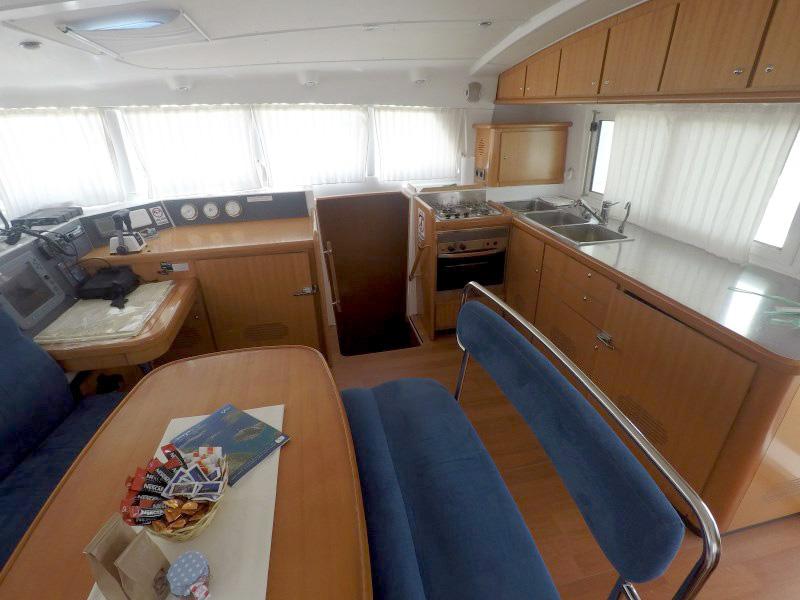 Book yachts online - catamaran - Lagoon 440 - Coco Jumbo (Solar panel) - rent