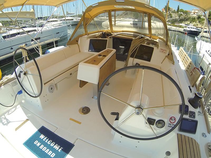 Book yachts online - sailboat - Dufour 382 GL - Tanja - BT - rent