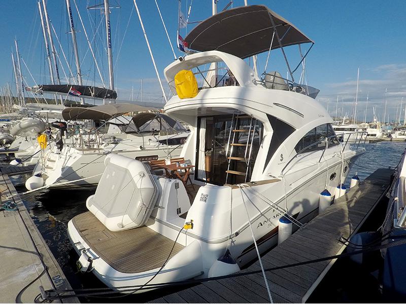 Book yachts online - motorboat - Beneteau Antares 36 - Mandalina II (AC, Generator, Bowthruster, Sterntruster) - rent