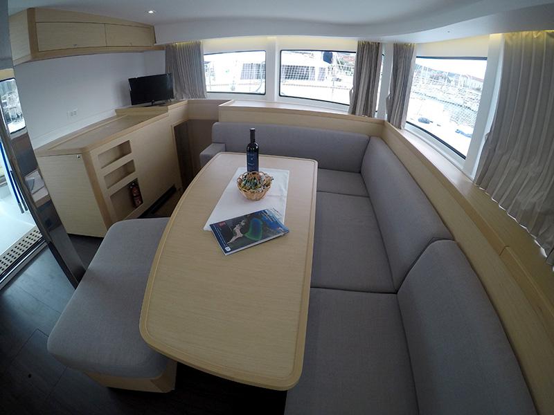 Book yachts online - catamaran - Lagoon 42 - Aymeline (AC + generator) - rent