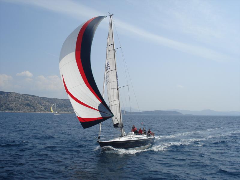 Book yachts online - sailboat - Grand Soleil 43 - Skalice (Sails 2016, Bowthruster) - rent