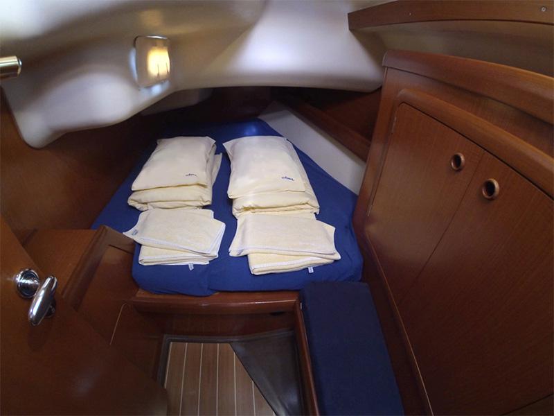 Book yachts online - sailboat - Grand Soleil 43 - Skalice (Sails 2016, Bowthruster) - rent