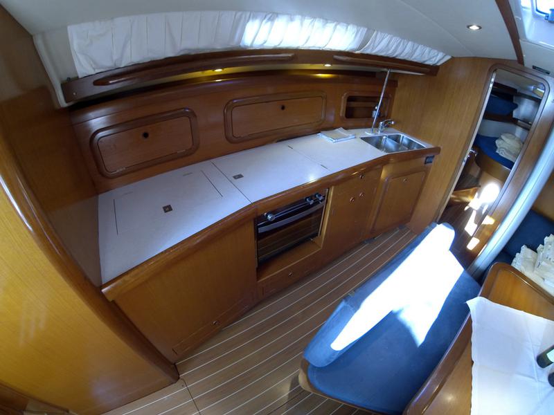Book yachts online - sailboat - Grand Soleil 43 - Skalice (Sails 2016, Bowthruster) - rent