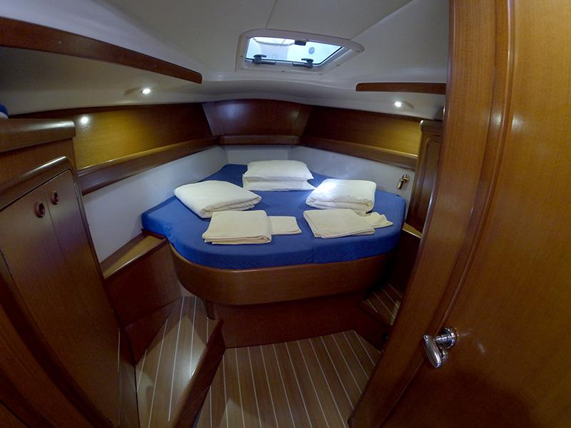 Book yachts online - sailboat - Grand Soleil 43 - Skalice (Sails 2016, Bowthruster) - rent