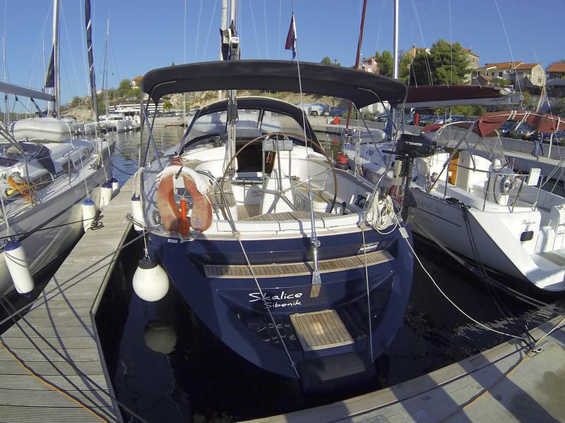 Book yachts online - sailboat - Grand Soleil 43 - Skalice (Sails 2016, Bowthruster) - rent