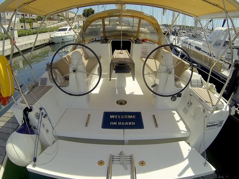 Book yachts online - sailboat - Dufour 335 GL - Lara (webasto, solar panel, shallow draft) - rent