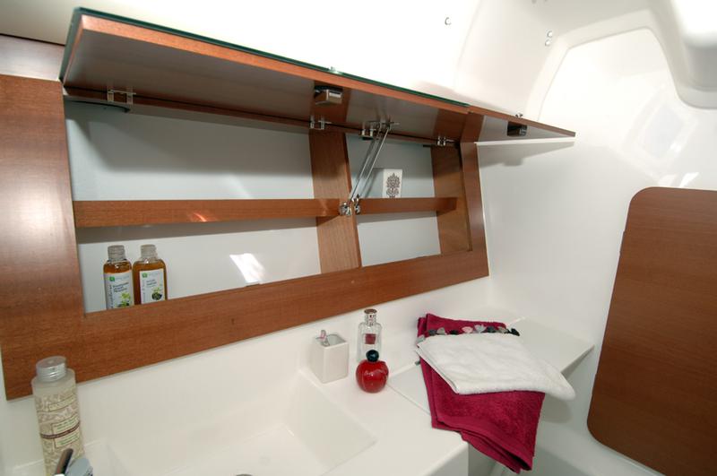 Book yachts online - sailboat - Dufour 335 GL - Lara (webasto, solar panel, shallow draft) - rent
