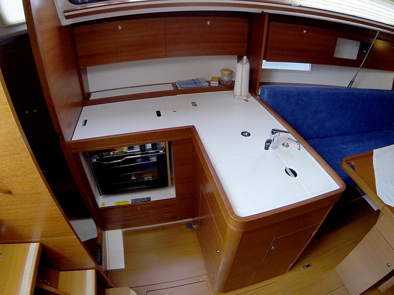 Book yachts online - sailboat - Dufour 335 GL - Lara (webasto, solar panel, shallow draft) - rent