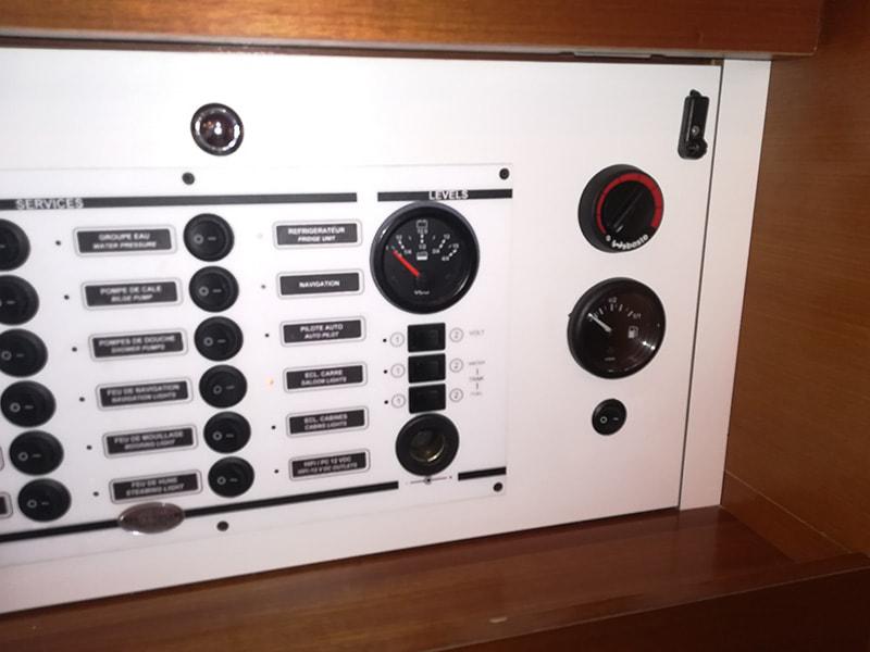 Book yachts online - sailboat - Dufour 335 GL - Lara (webasto, solar panel, shallow draft) - rent