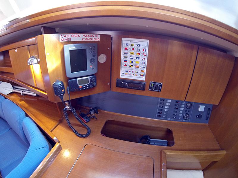 Book yachts online - sailboat - Dufour 385 GL - Frodo - rent
